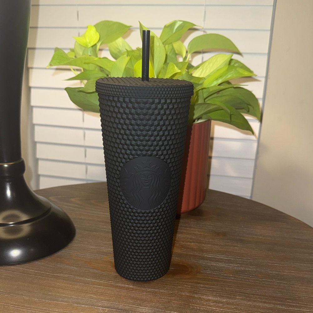 Starbucks Matte Black Tumbler Studded Venti 24 oz Cold Cup With Straw